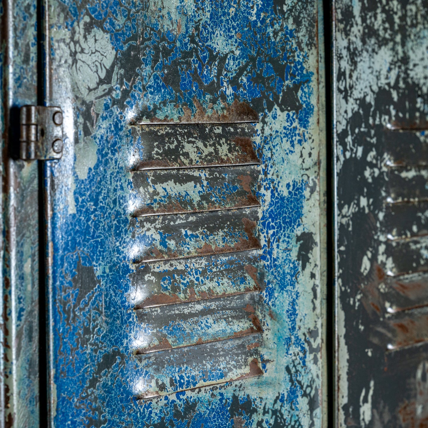 Industrielt metallskap fra Servizio Fiat-verksted