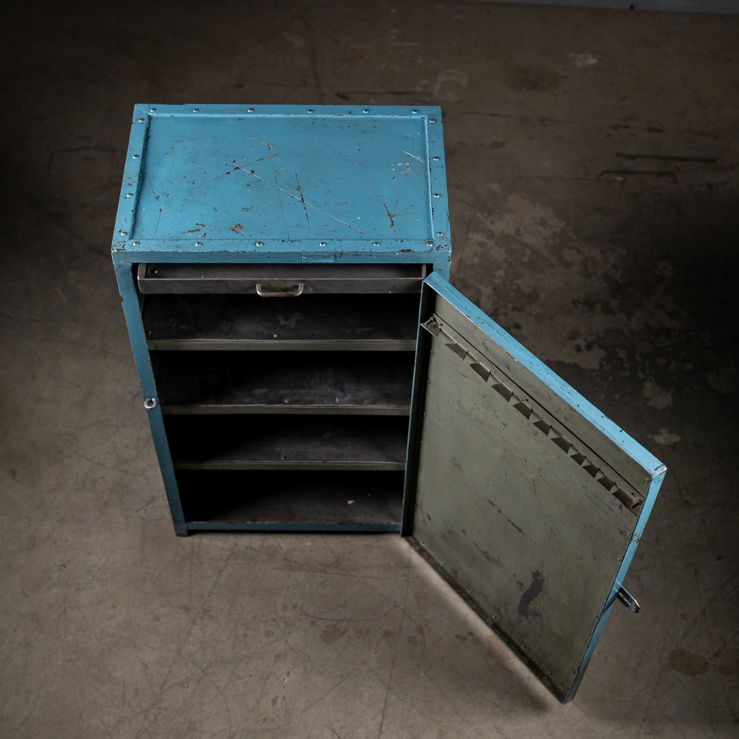 Vintage Metallskap fra Servizio Fiat, Italia