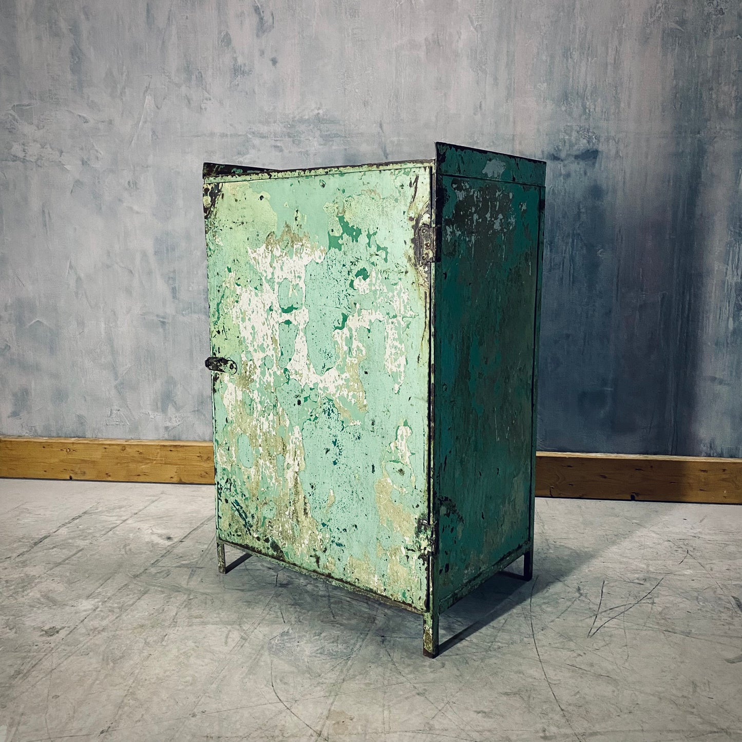 Vintage Fiat Servizio workshop cabinet