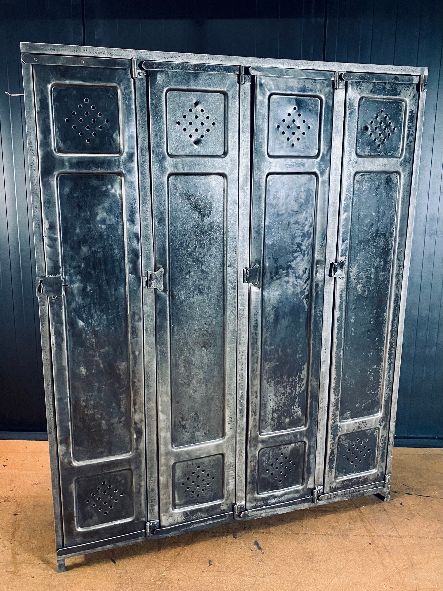 Kuppersbruch 4 door industrial locker