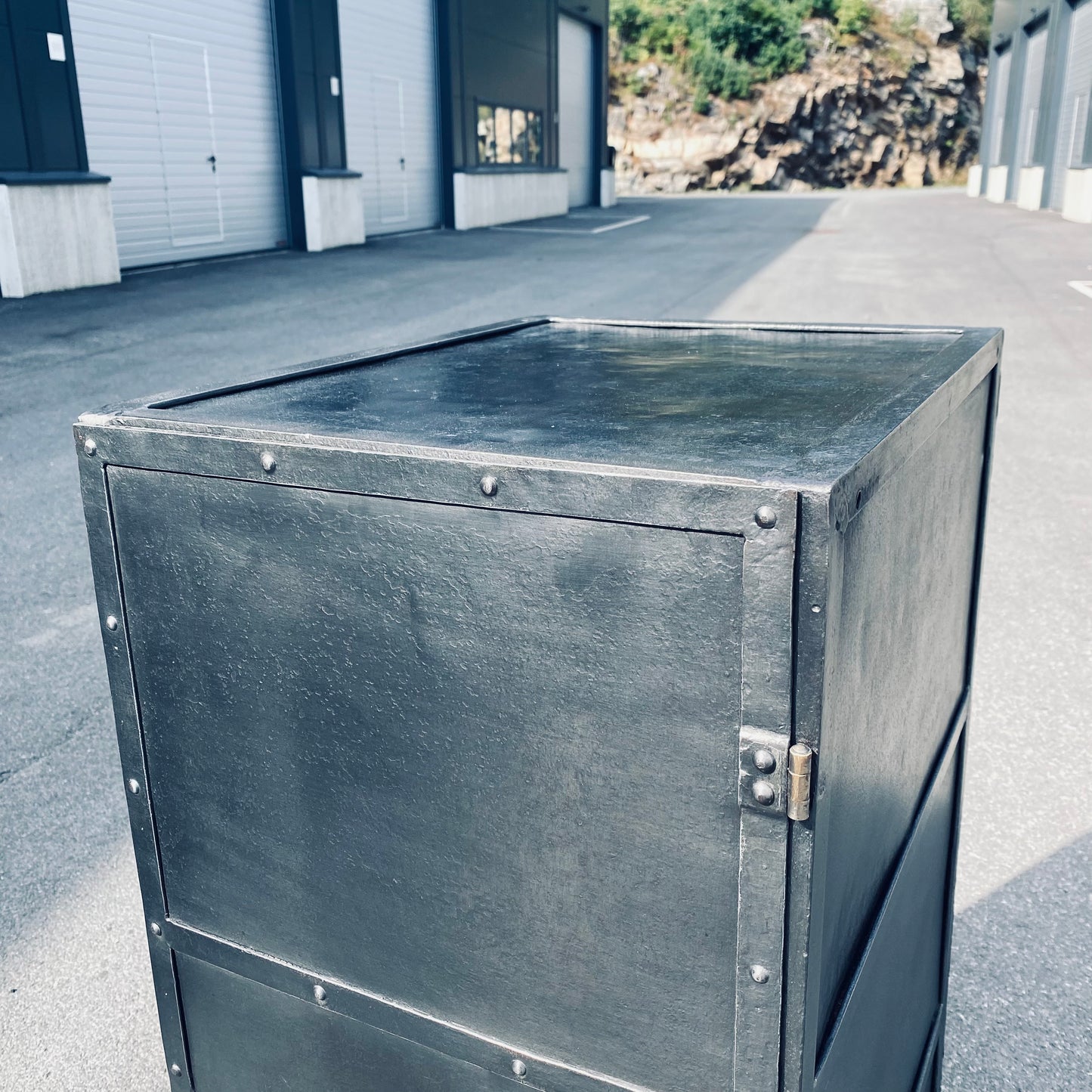 Workshop metal cabinet