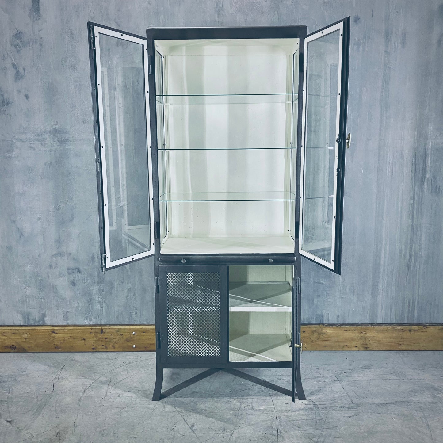 Medical cabinet France