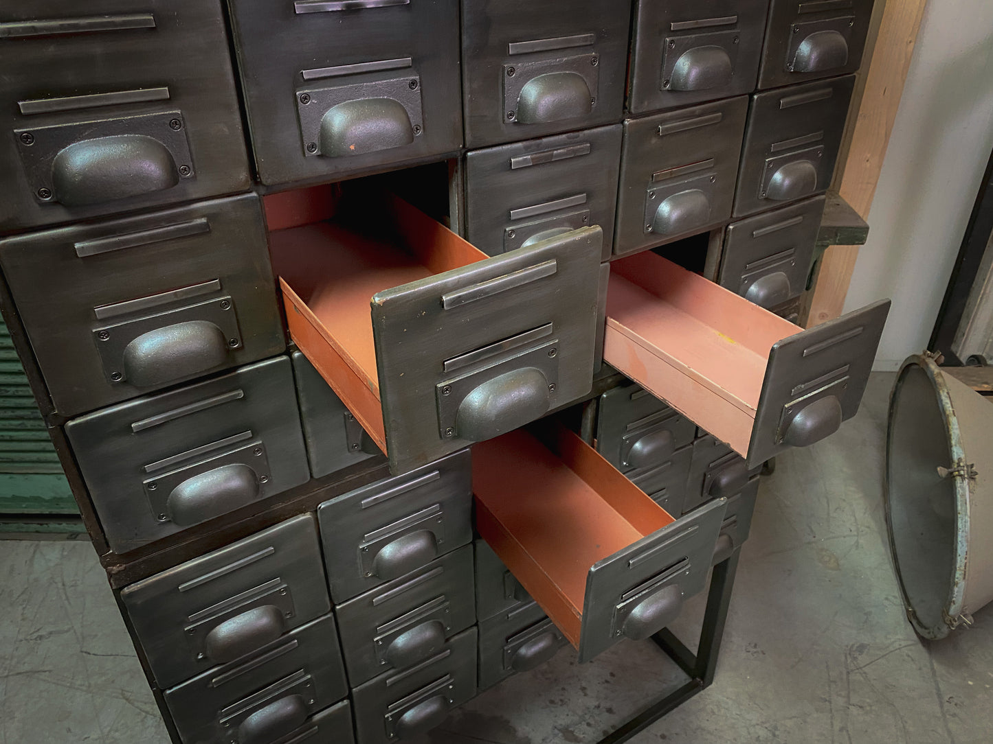 Metal workshop bank of drawers