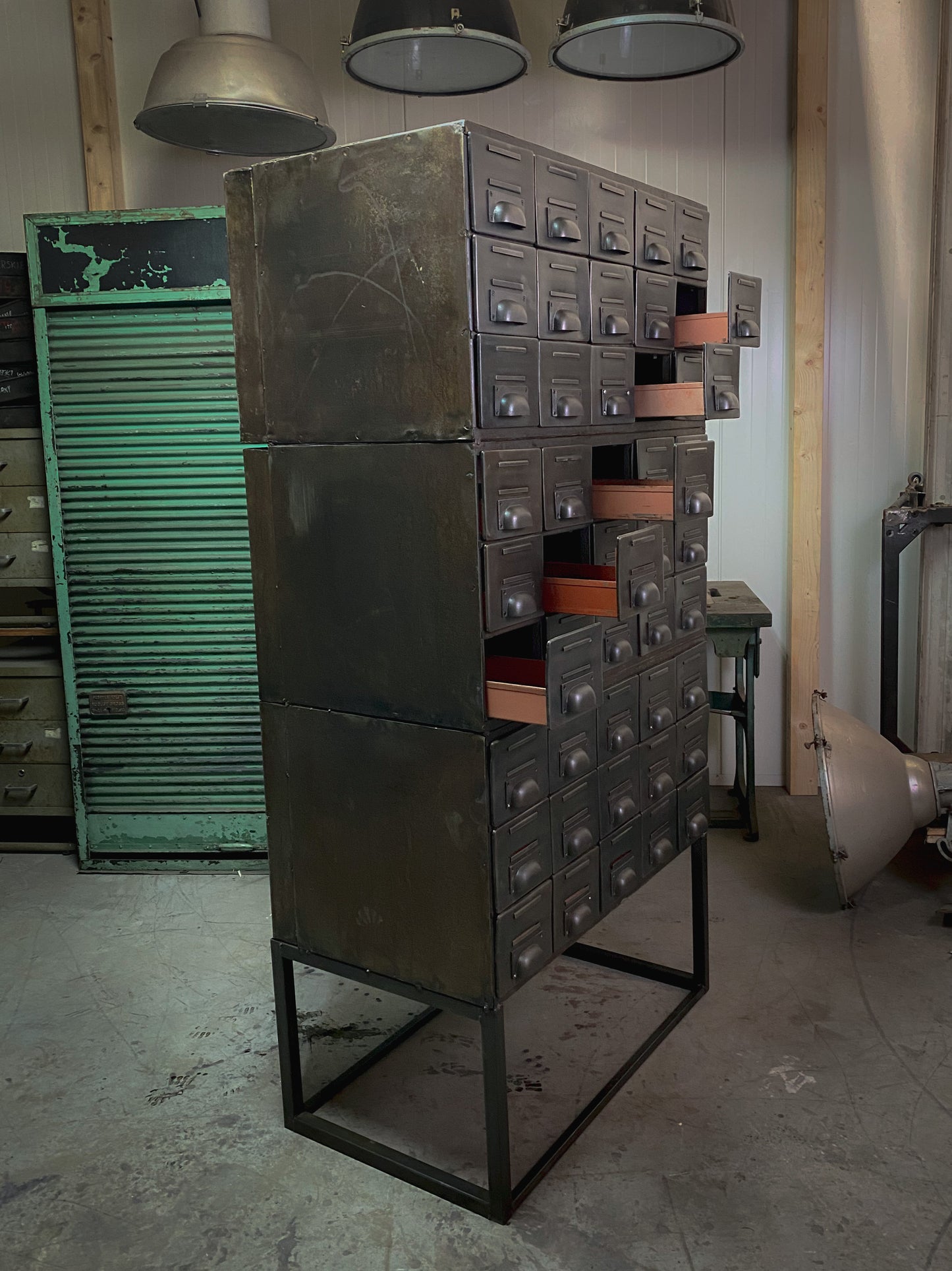 Metal workshop bank of drawers