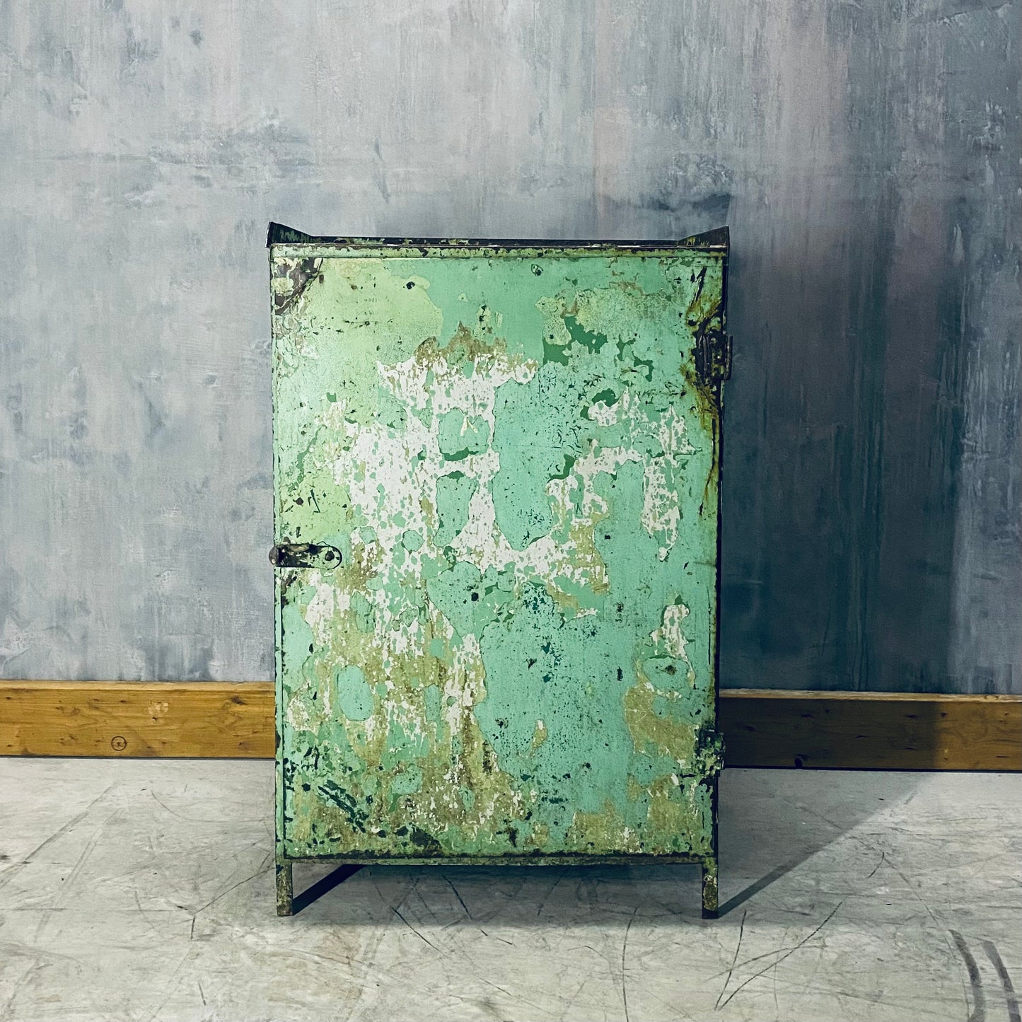 Vintage Fiat Servizio workshop cabinet