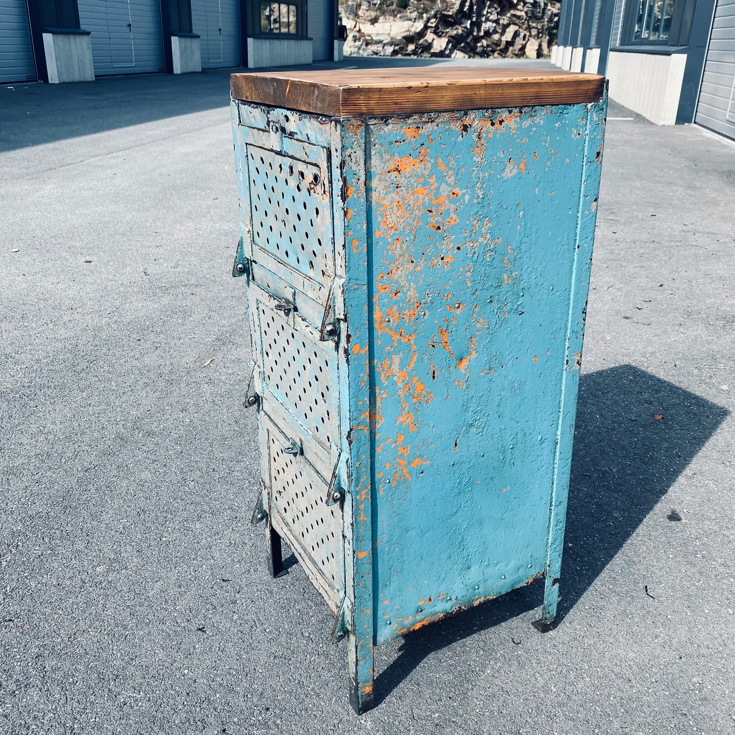 Kuppersbusch car workshop metal cabinet