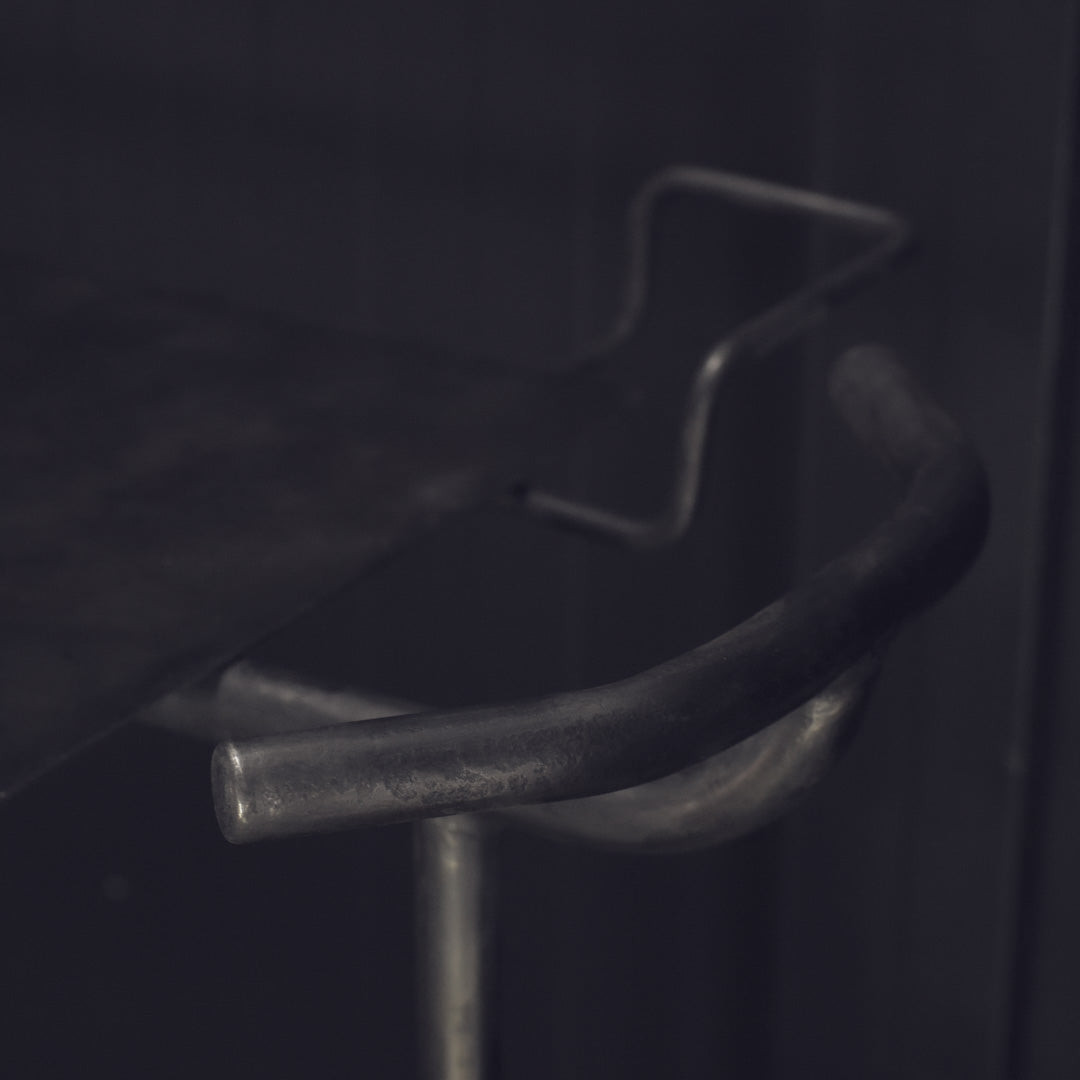 Medical table/assistor on cat iron casters