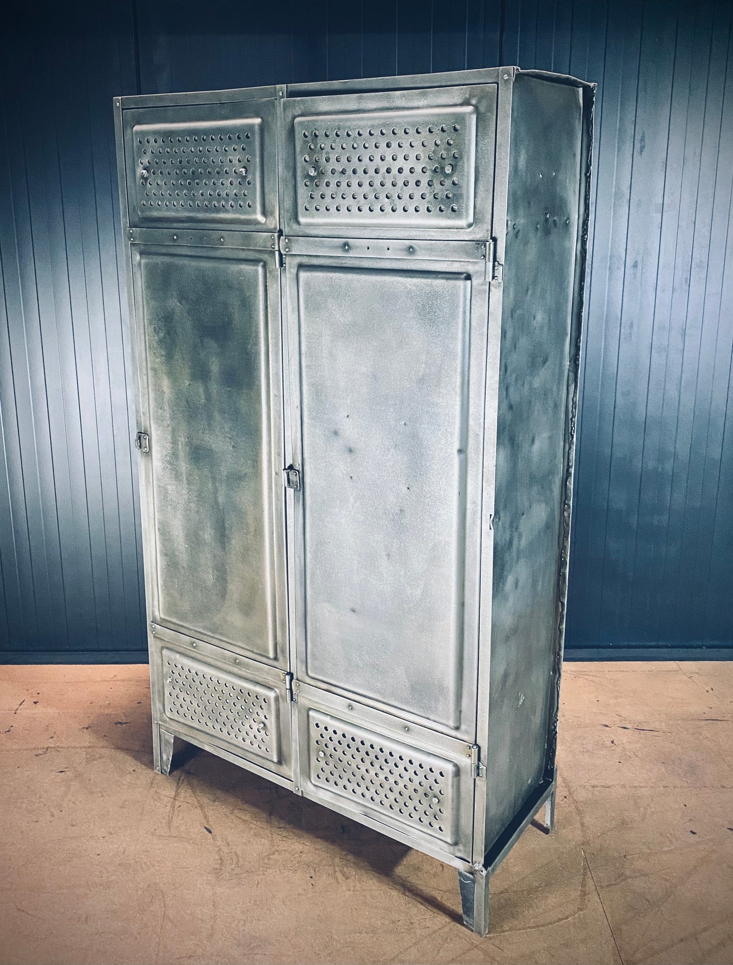 Kuppersbusch heavy-duty 2 door workshop locker