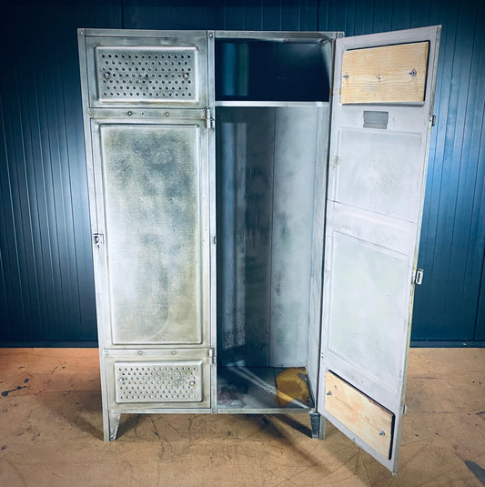 Kuppersbusch heavy-duty 2 door workshop locker