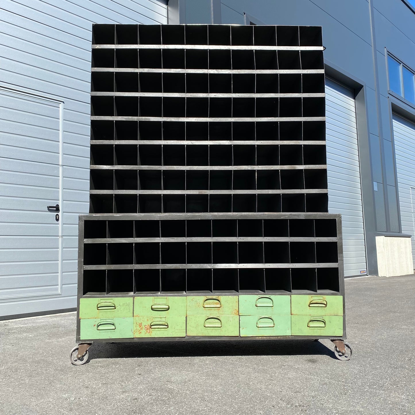 Heavy duty pigeon-hole metal shelving rack