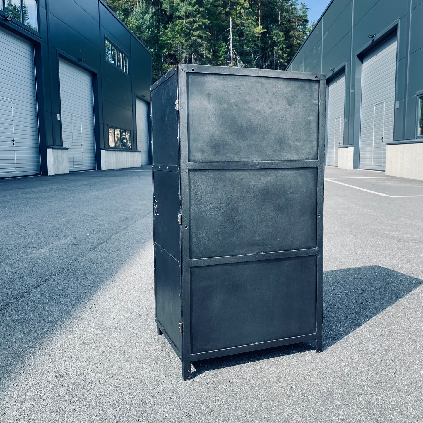 Workshop metal cabinet