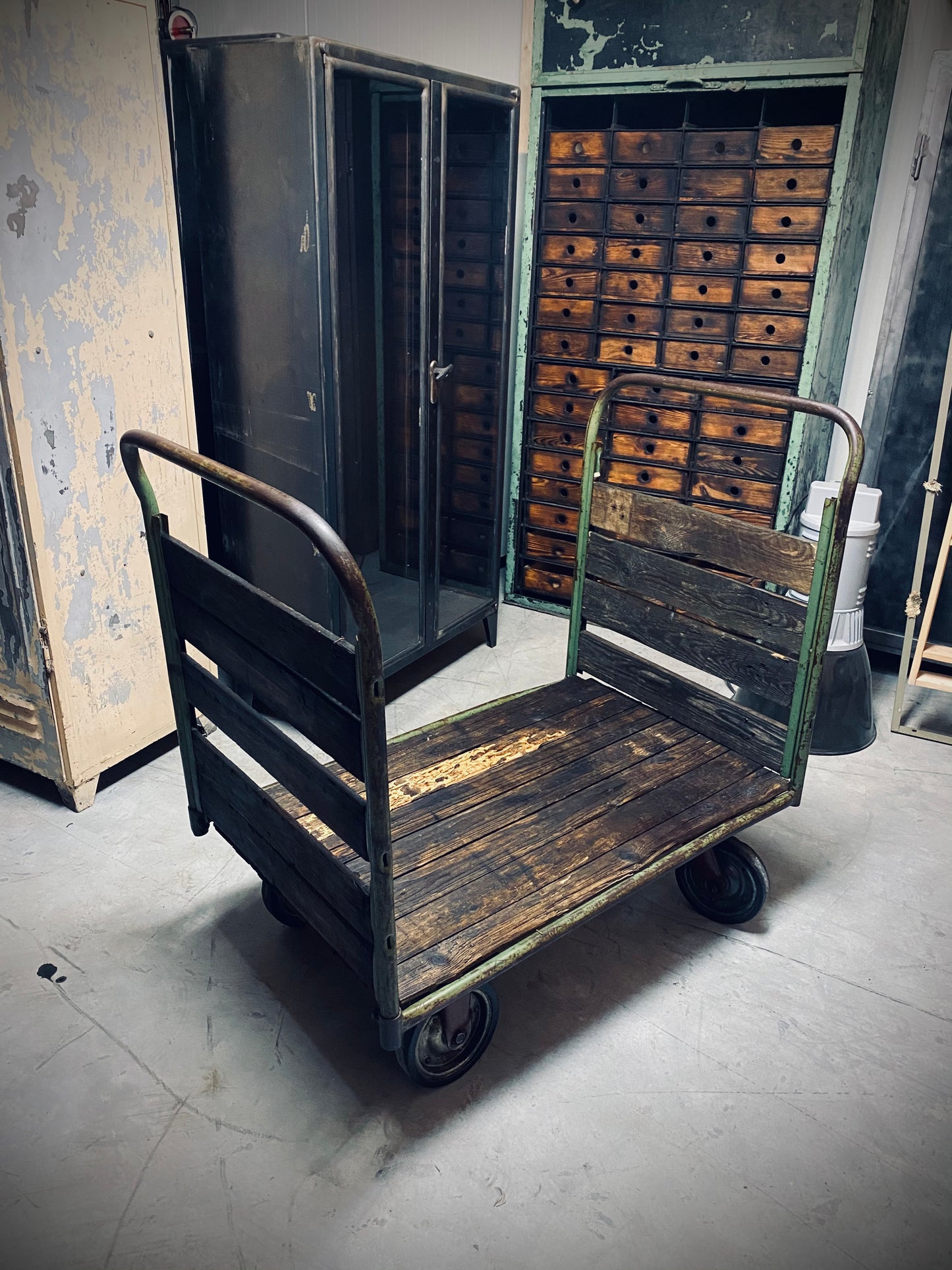 VEB heavy duty industrial rolling factory cart