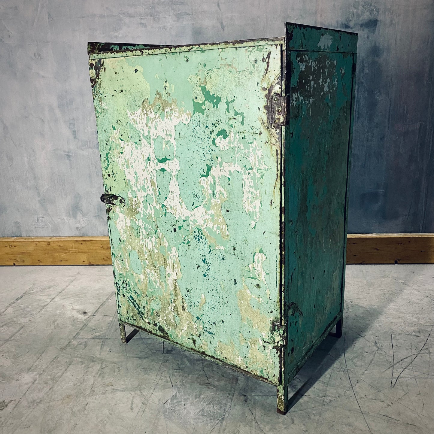 Vintage Fiat Servizio workshop cabinet