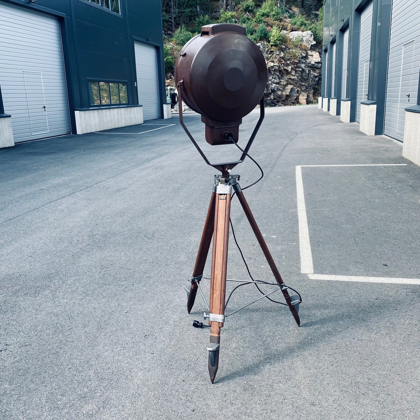 Industrial Tripod Spot Light DDR Rust