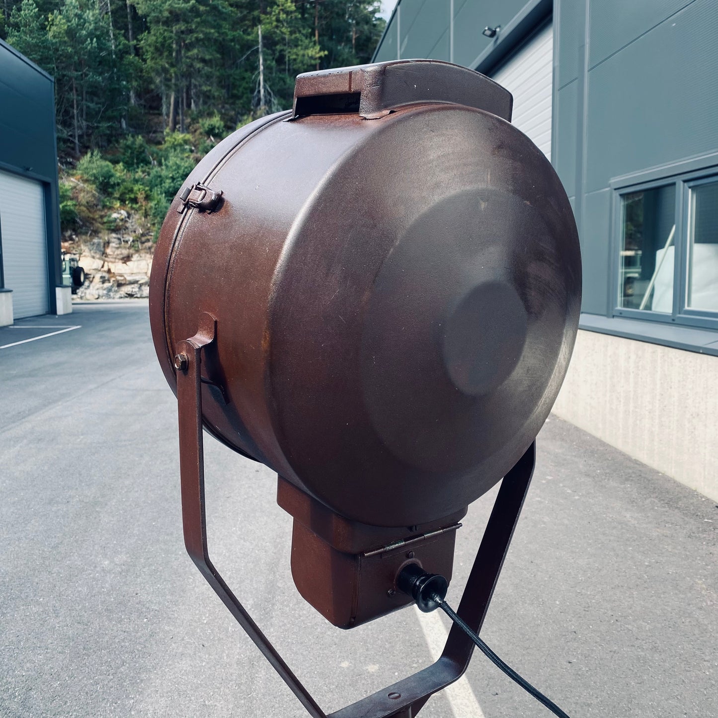 Industrial Tripod Spot Light DDR Rust