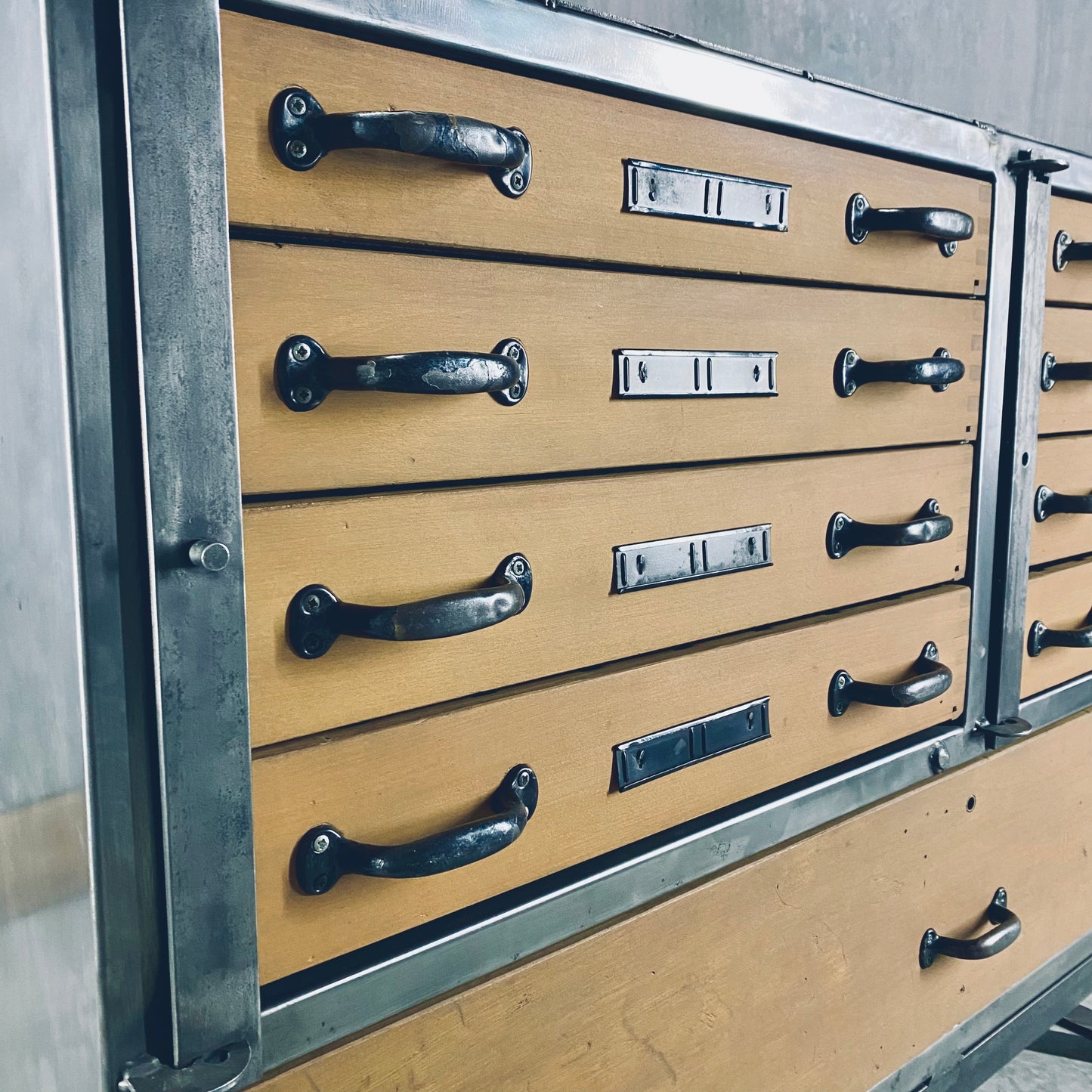 Military workshop cabinet