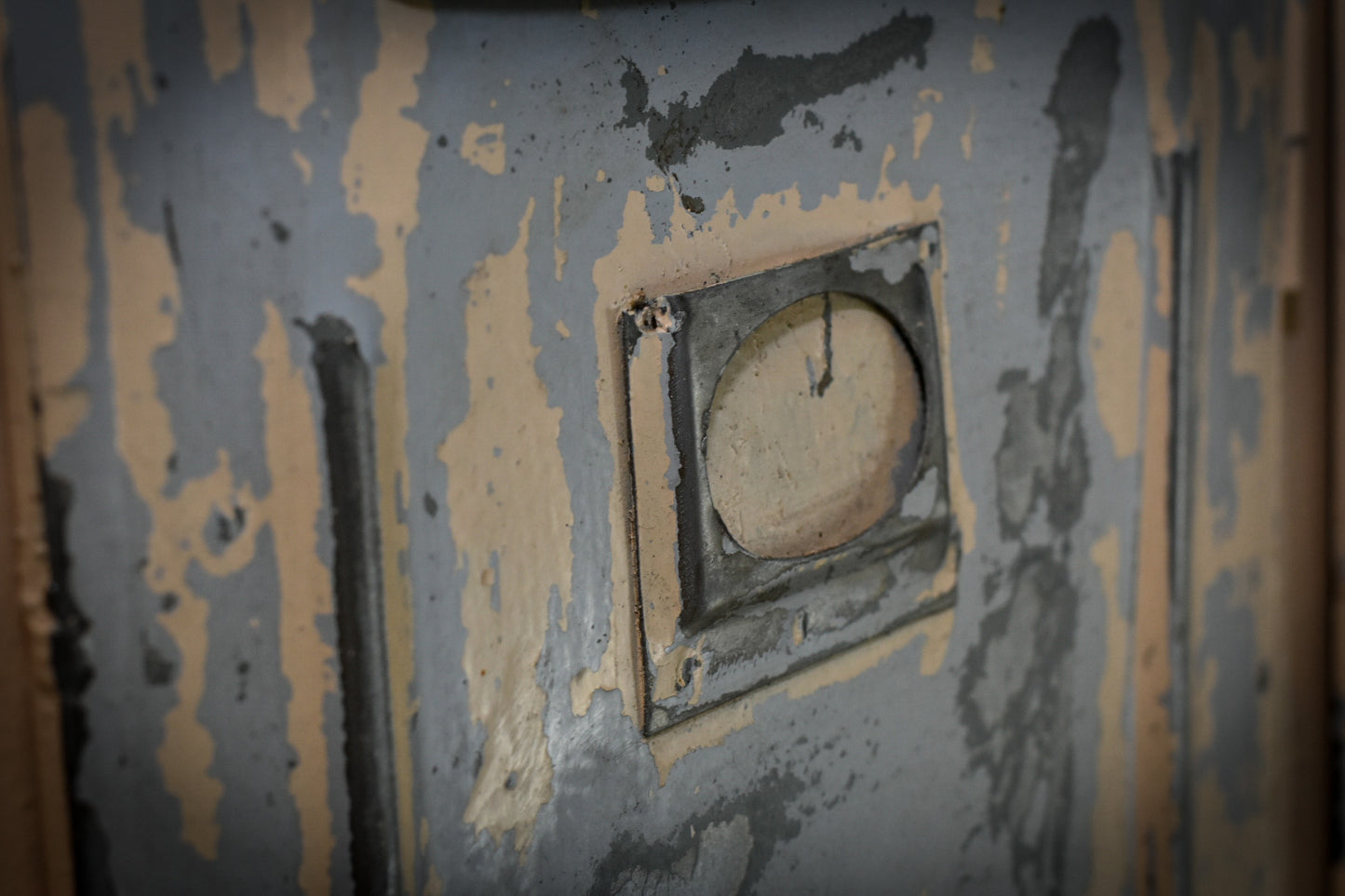 Industrial metal locker - 4 doors