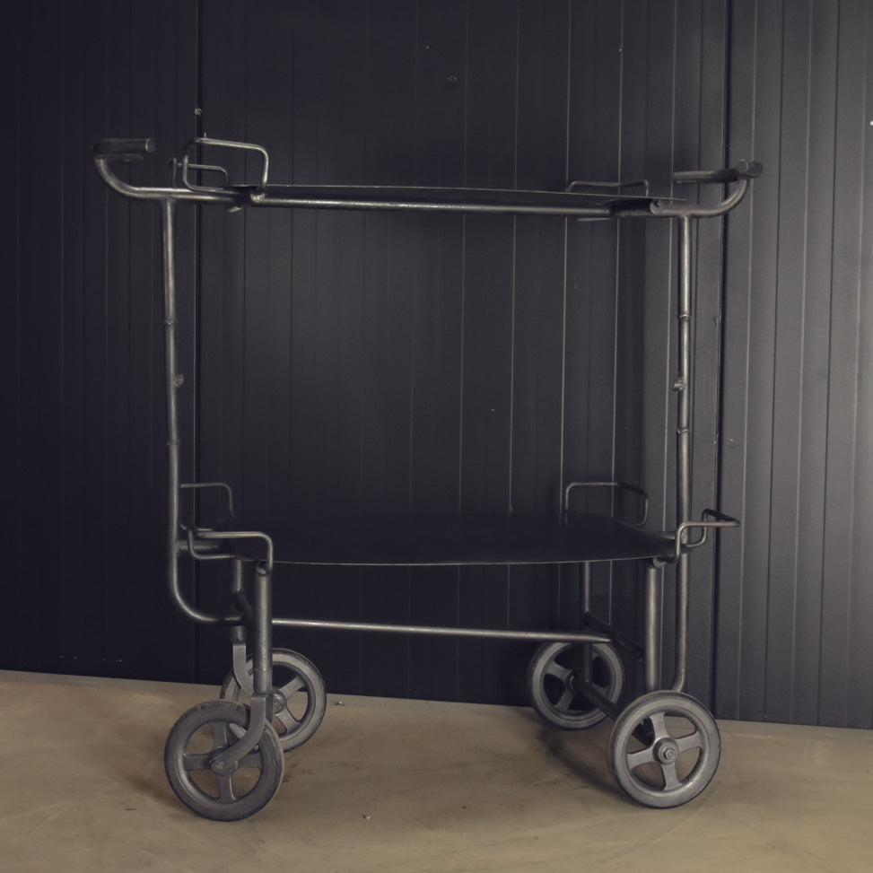 Medical table/assistor on cat iron casters