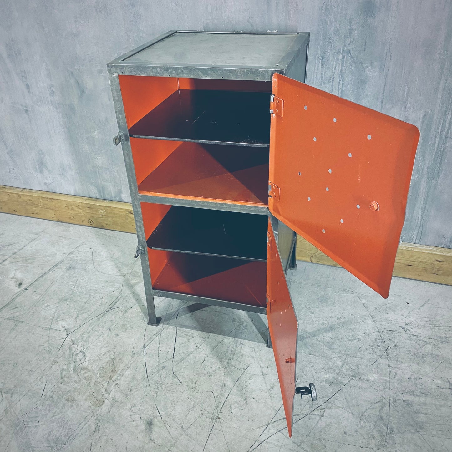 Servizio Fiat vintage car workshop cabinet