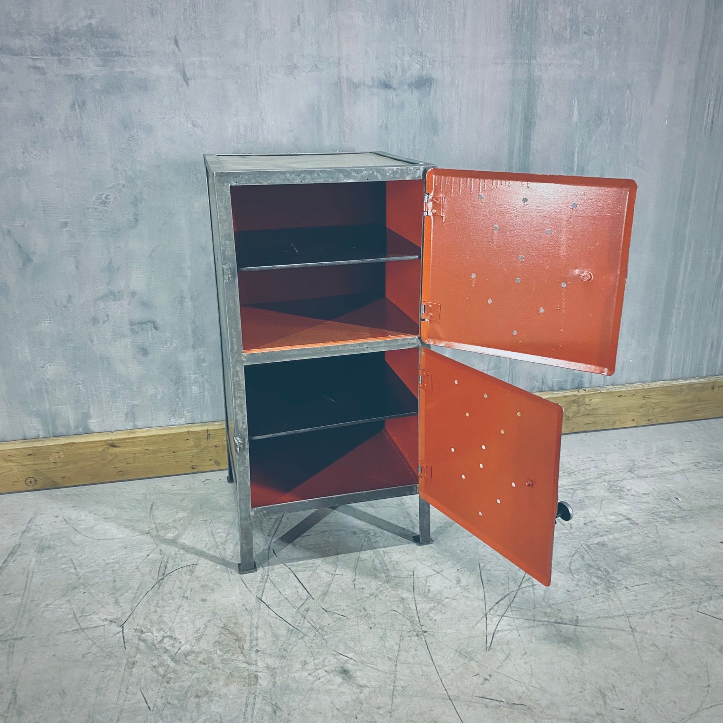 Servizio Fiat vintage car workshop cabinet