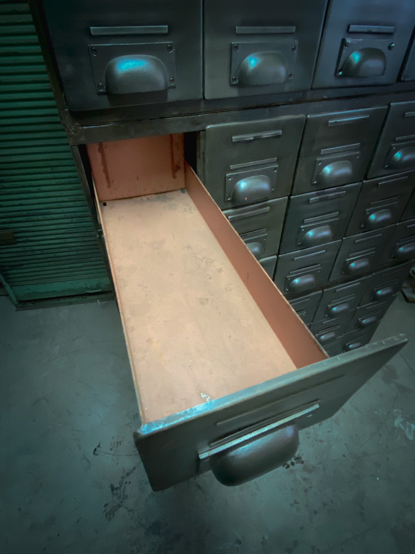 Metal workshop bank of drawers