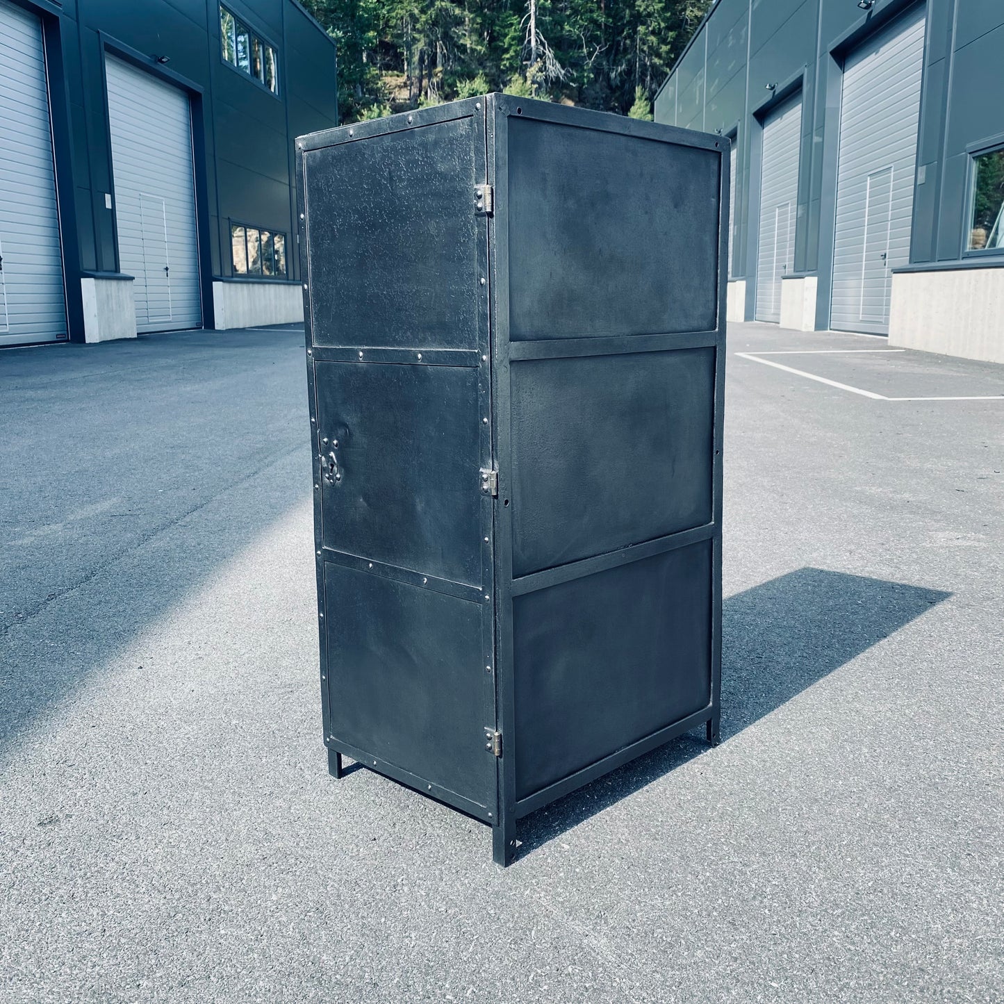 Workshop metal cabinet