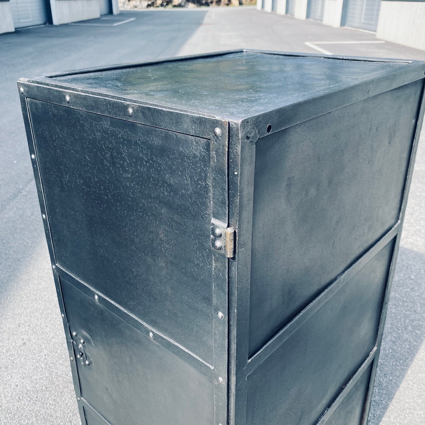 Workshop metal cabinet