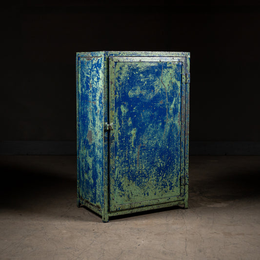 Metallskap fra Bilverksted (Servizio Fiat ITALIA)