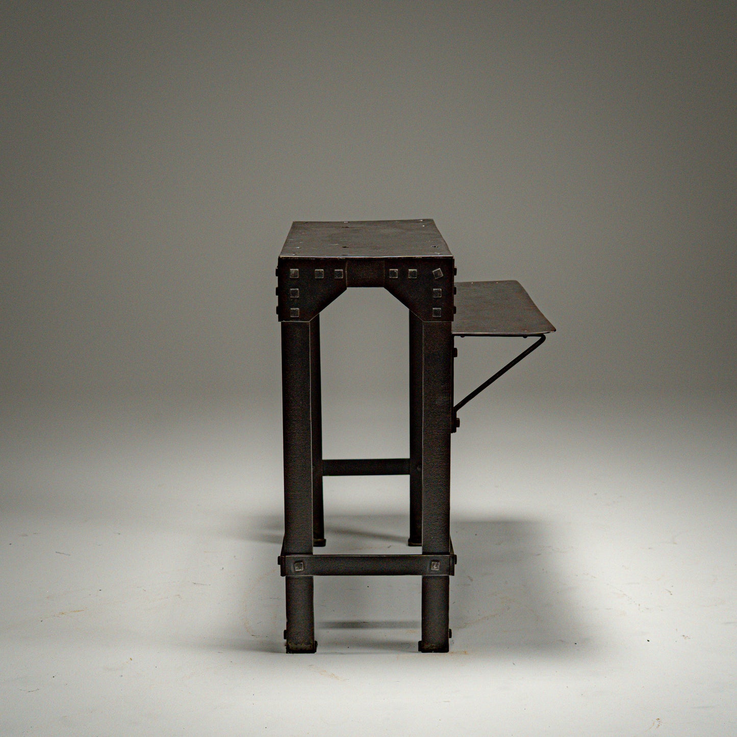 Naglet industriell konsollbord Paris, Frankrike – ca. 1920