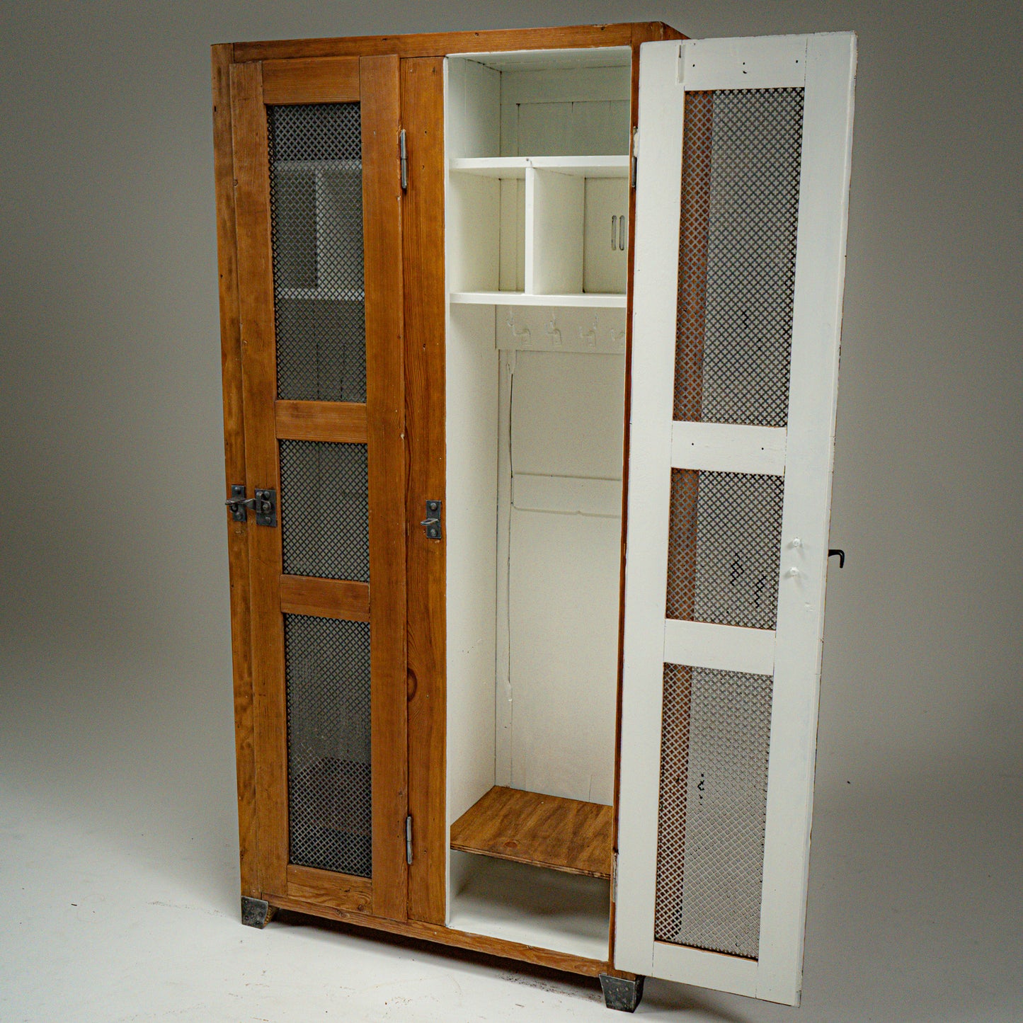 German WW2 Locker Cabinet 1940