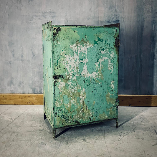 Vintage Fiat Servizio workshop cabinet