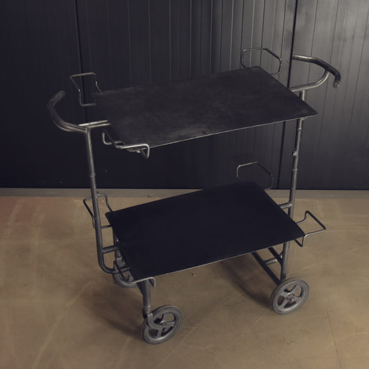 Medical table/assistor on cat iron casters