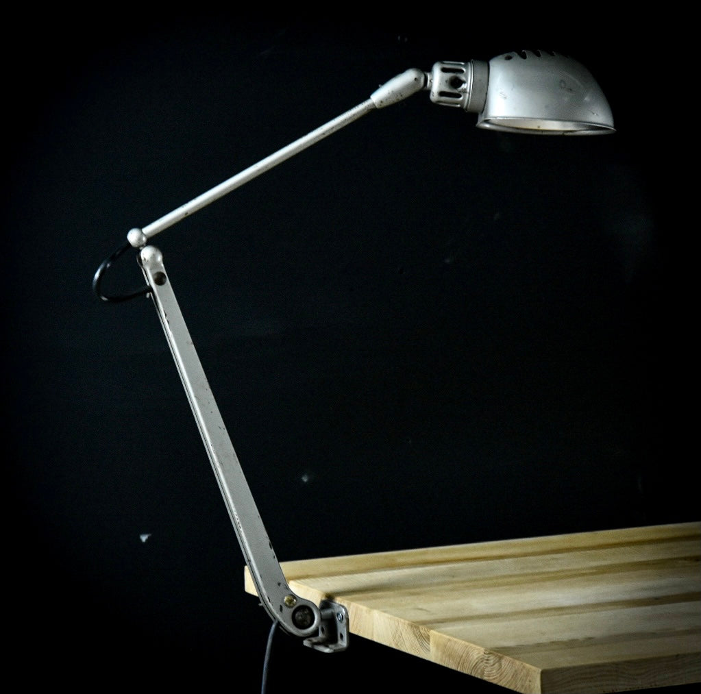 Industrial US table lamp by Dazor model 1102