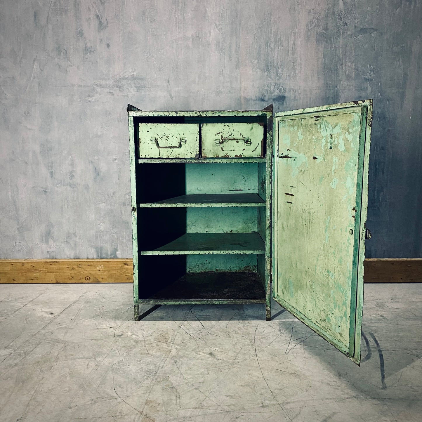 Vintage Fiat Servizio workshop cabinet