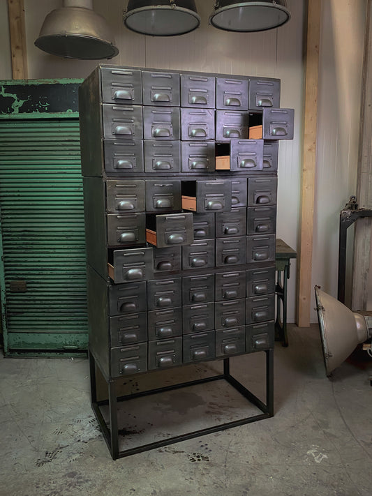 Metal workshop bank of drawers